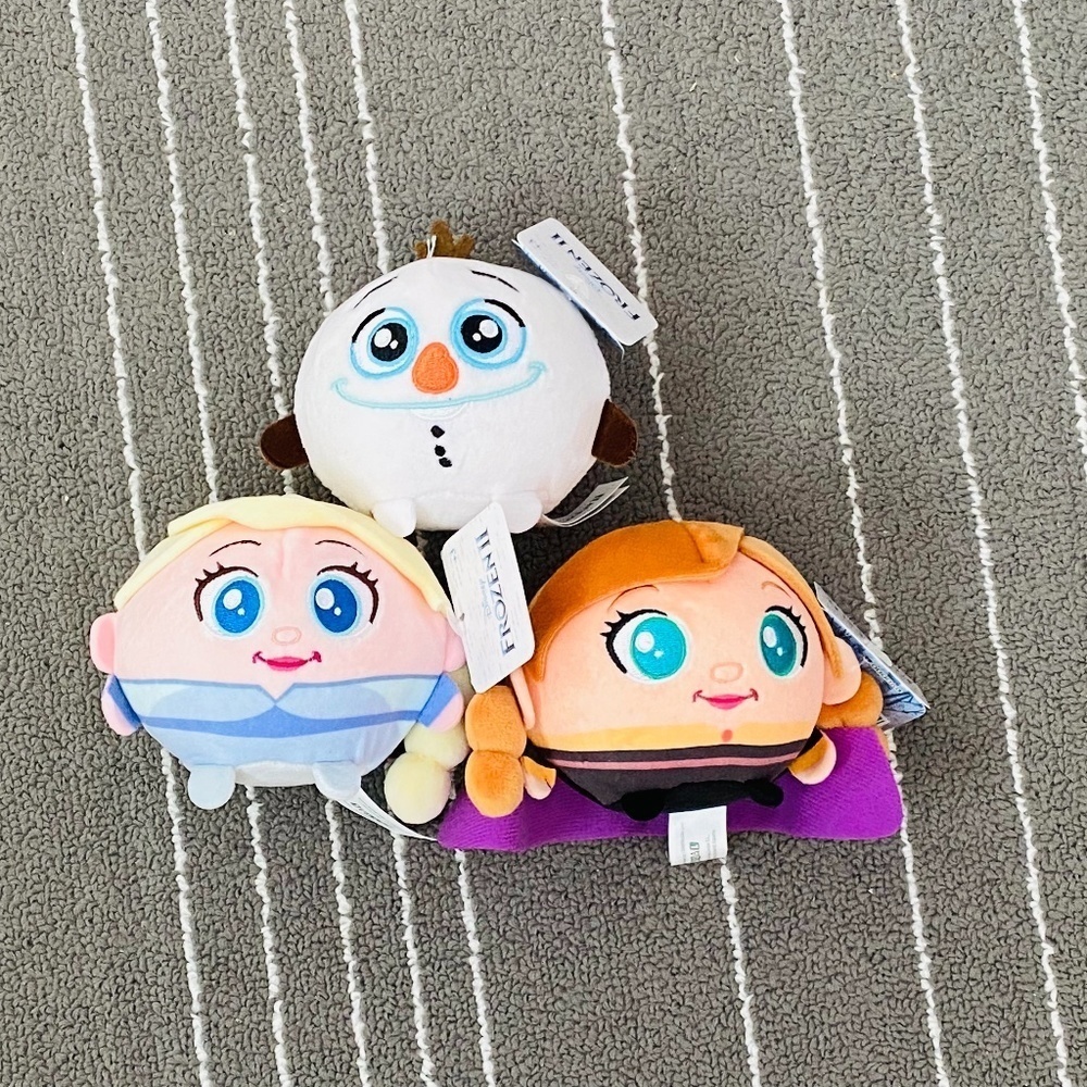 Disney - Set of 3 Frozen II Squeezamals - Brand New, Never Played With